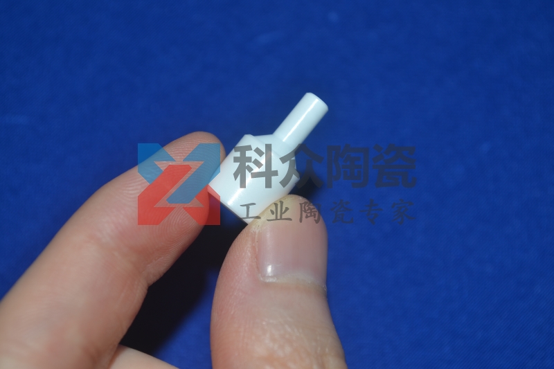 氧化鋯陶瓷推桿的特點體現(xiàn)在什么方面？